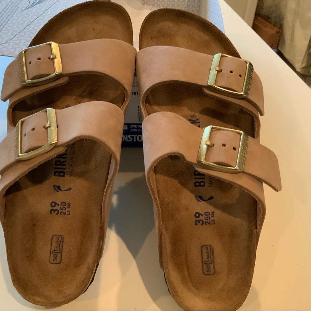 Birkenstock Big Buckle suede Sandcastle Arizona.  Size 39, US size 8, worn once